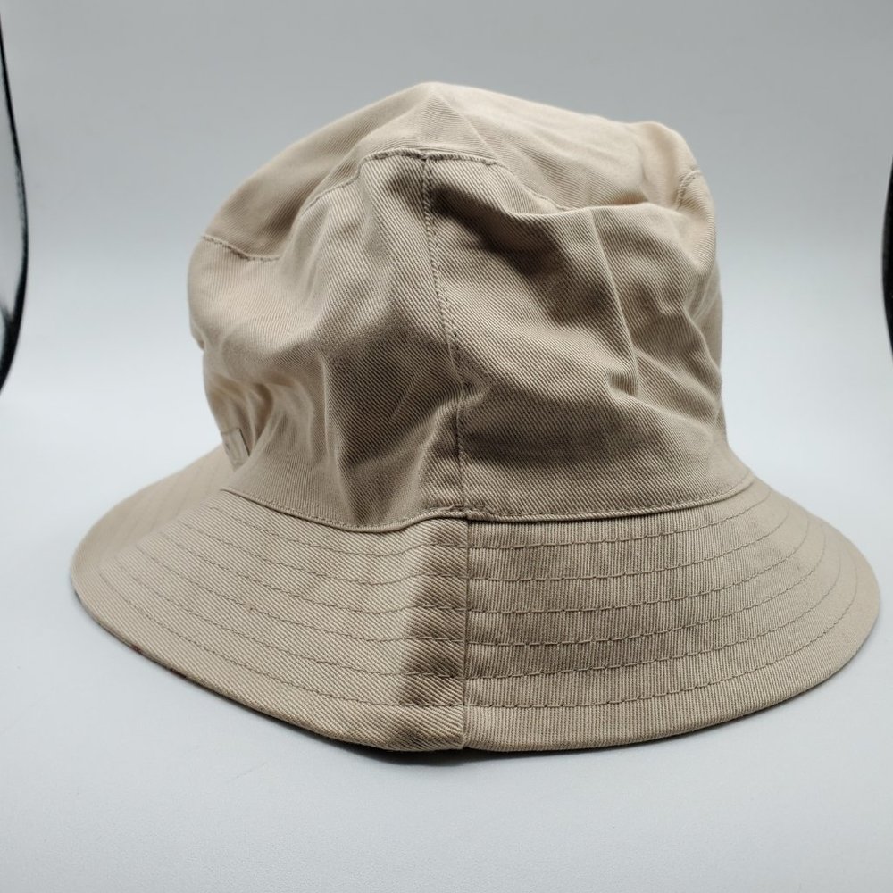 Burberry London Check reversible Bucket Hat (Beige) (UNISEX) - Picture 3 of 9